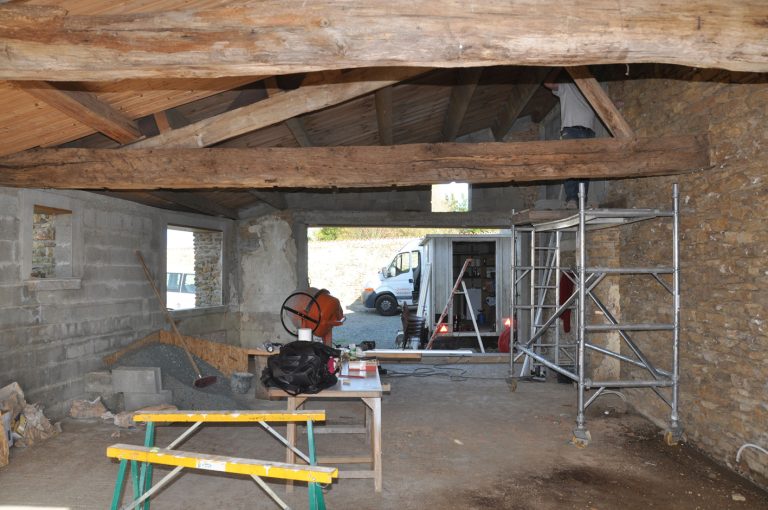 image avant le projet d'aménagement intérieur d'un loft rustique brut de décoffrage